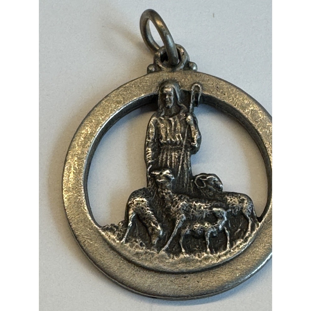 VINTAGE ROBERT SCHUELER Religious MEDALLION Keep On Believing 1"